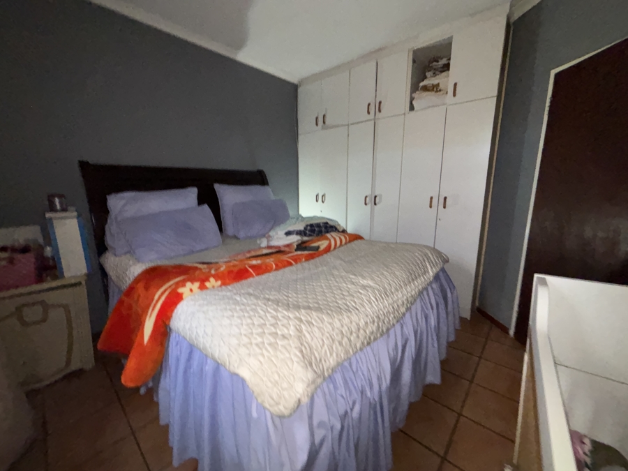 2 Bedroom Property for Sale in Oakglen Western Cape